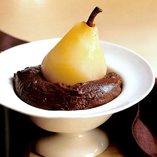 Poire à la vanille et mousse au chocolat à la cannelle